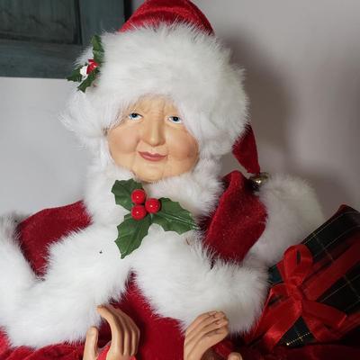 LOT 171F: Danbury Mint Santa's Magic Star with 20" Mrs Clause Collector Doll