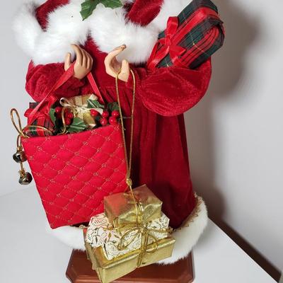 LOT 171F: Danbury Mint Santa's Magic Star with 20" Mrs Clause Collector Doll