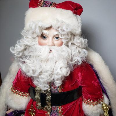 LOT 171F: Danbury Mint Santa's Magic Star with 20" Mrs Clause Collector Doll