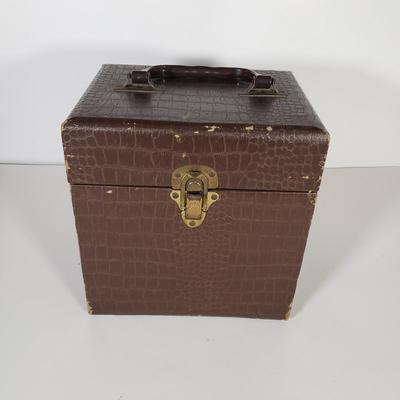 LOT 179G: Huge Collection of 45s in Carrying Cases