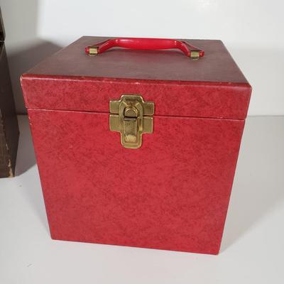 LOT 179G: Huge Collection of 45s in Carrying Cases