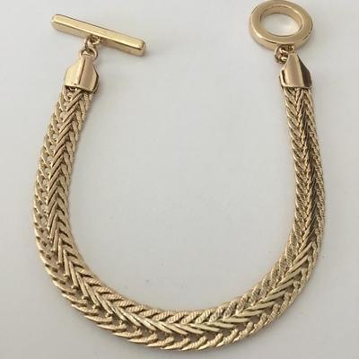 Beautiful vintage, goldtone, Annie Klein toggle bracelet very nice