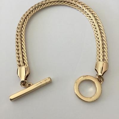 Beautiful vintage, goldtone, Annie Klein toggle bracelet very nice