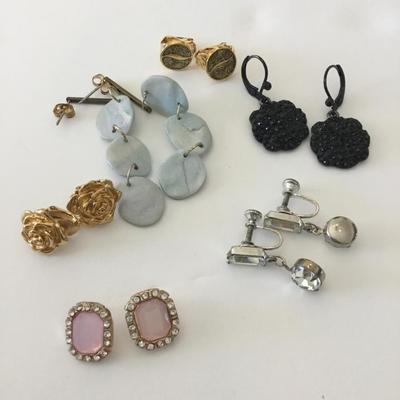 Lot of vintage earrings