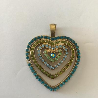 Beautiful, vintage heart pendant