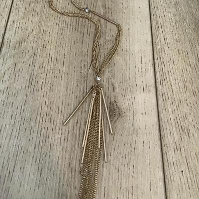Beautiful gold tone, rhinestone sparkly tassel necklace
