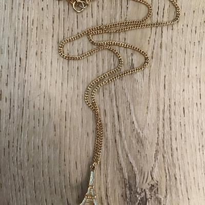 Super cute very nice quality Eiffel tower charm pendant necklace
