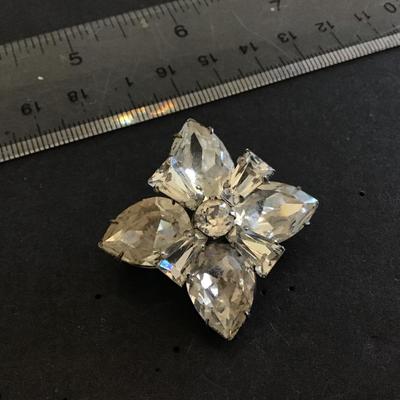 Beautiful Crystal Glass Vintage Brooch