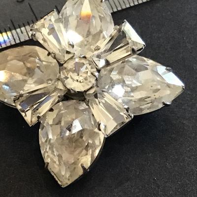 Beautiful Crystal Glass Vintage Brooch