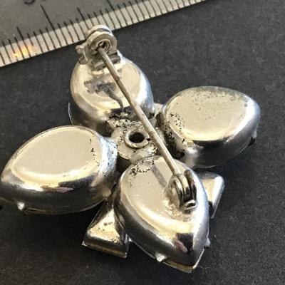 Beautiful Crystal Glass Vintage Brooch