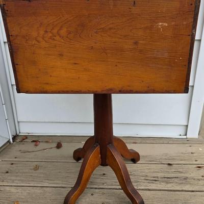 LOT 1: 6 Drawer Dresser, Vanity, and Nightstand