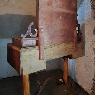 LOT 1: 6 Drawer Dresser, Vanity, and Nightstand