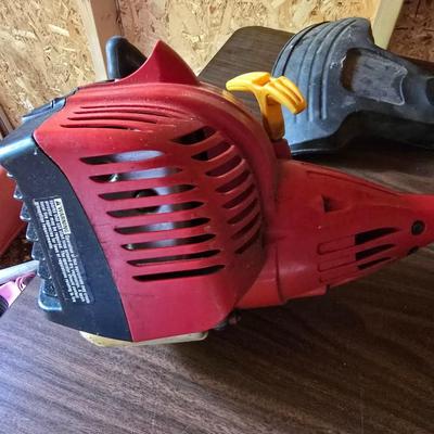26cs Homelite weeder with extra string and 1 1/4 gas can