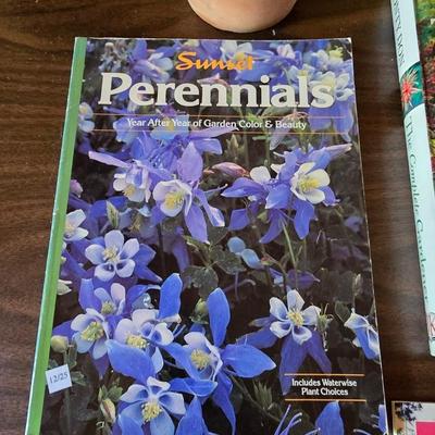 Flowers - Landscaping - Gardening books with flower and vegetable seed packets (some past date)