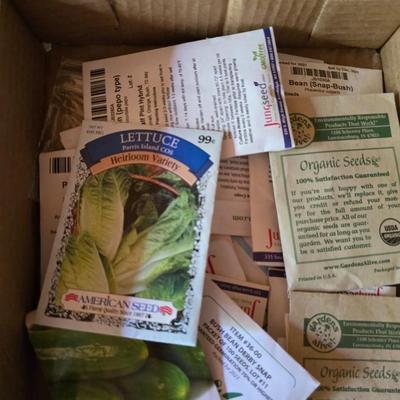 Flowers - Landscaping - Gardening books with flower and vegetable seed packets (some past date)