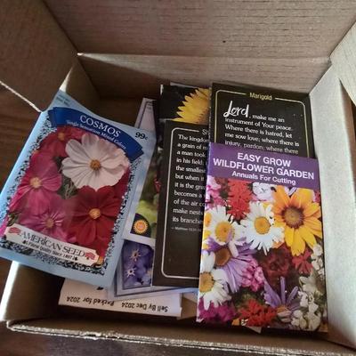 Flowers - Landscaping - Gardening books with flower and vegetable seed packets (some past date)