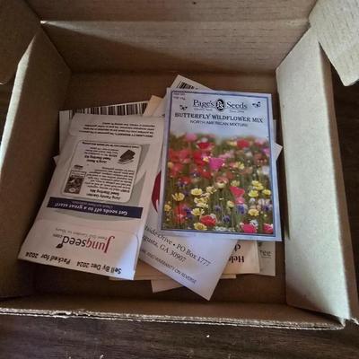 Flowers - Landscaping - Gardening books with flower and vegetable seed packets (some past date)