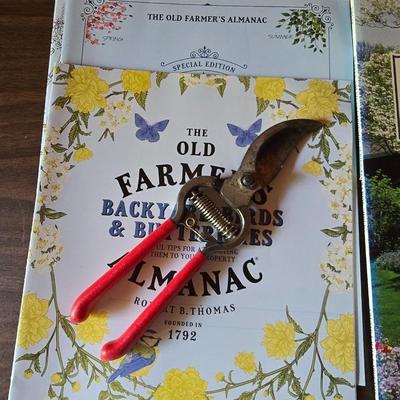 Flowers - Landscaping - Gardening books with flower and vegetable seed packets (some past date)