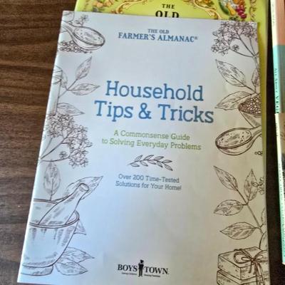 Flowers - Landscaping - Gardening books with flower and vegetable seed packets (some past date)