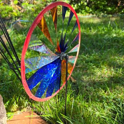 Garden decor - Large Pray owl - wind spinner - and decorative garden stake