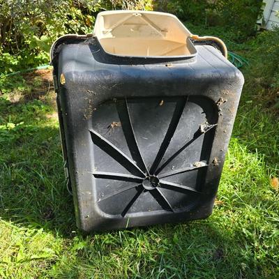 Plastic Doghouse - also great for cats! or shelter for angry spouse too!