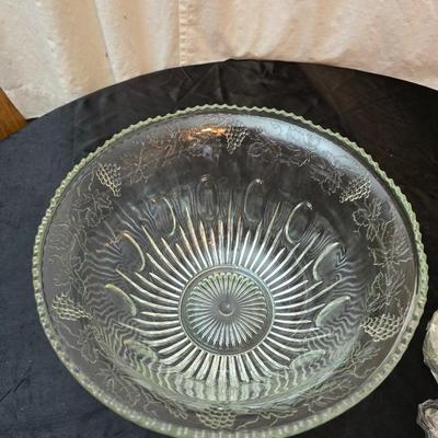 Punch Bowl and Glasses with cup hooks