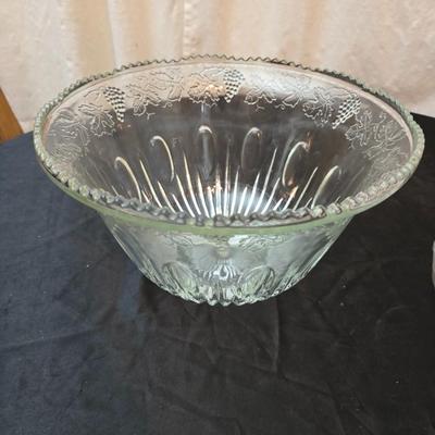 Punch Bowl and Glasses with cup hooks