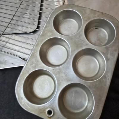 Metal baking pans and cookie sheets with measuring cups - sweet sweet baking!