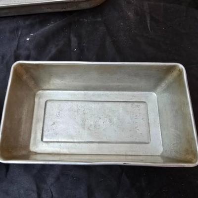 Metal baking pans and cookie sheets with measuring cups - sweet sweet baking!