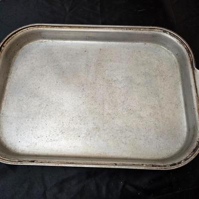 Metal baking pans and cookie sheets with measuring cups - sweet sweet baking!