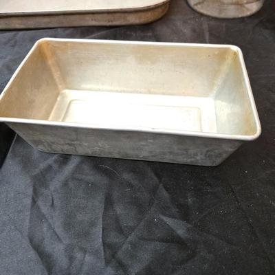 Metal baking pans and cookie sheets with measuring cups - sweet sweet baking!