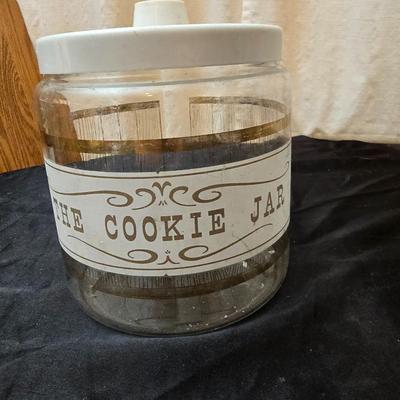 Metal baking pans and cookie sheets with measuring cups - sweet sweet baking!
