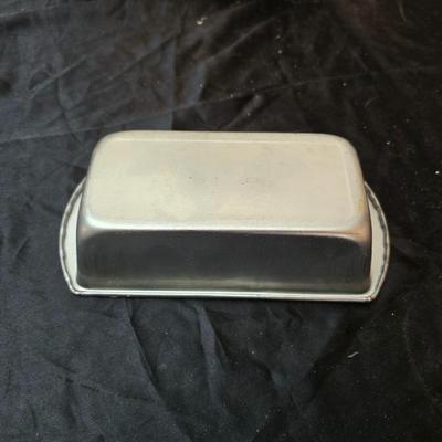 Metal baking pans and cookie sheets with measuring cups - sweet sweet baking!