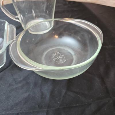 Glass pyrex Baking pans and pie pans