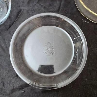 Glass pyrex Baking pans and pie pans