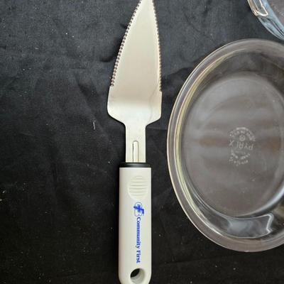 Glass pyrex Baking pans and pie pans