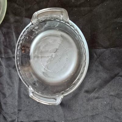 Glass pyrex Baking pans and pie pans