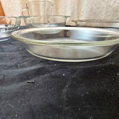 Glass pyrex Baking pans and pie pans