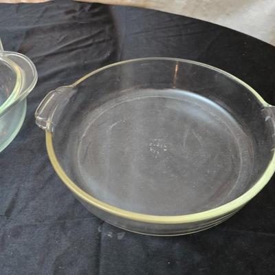 Glass pyrex Baking pans and pie pans