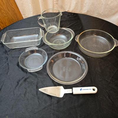 Glass pyrex Baking pans and pie pans
