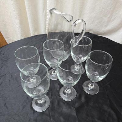 Large clear glass water pitcher with 6 stemmed glasses
