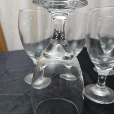 Large clear glass water pitcher with 6 stemmed glasses
