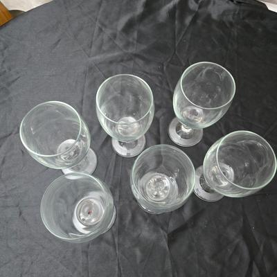 Large clear glass water pitcher with 6 stemmed glasses