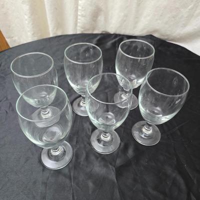 Large clear glass water pitcher with 6 stemmed glasses