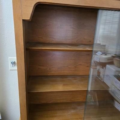 Vintage MCM Basic Witz hutch / Dining Cabinet with two glass doors in great condition!