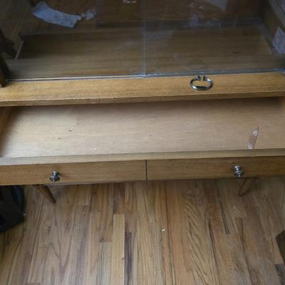 Vintage MCM Basic Witz hutch / Dining Cabinet with two glass doors in great condition!