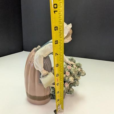 Lladro Porcelain Figurine 'Girl Watering' #1354