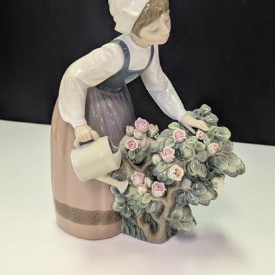 Lladro Porcelain Figurine 'Girl Watering' #1354