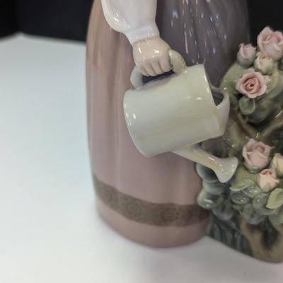 Lladro Porcelain Figurine 'Girl Watering' #1354