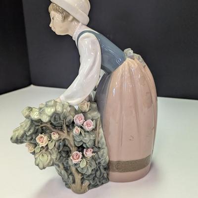 Lladro Porcelain Figurine 'Girl Watering' #1354